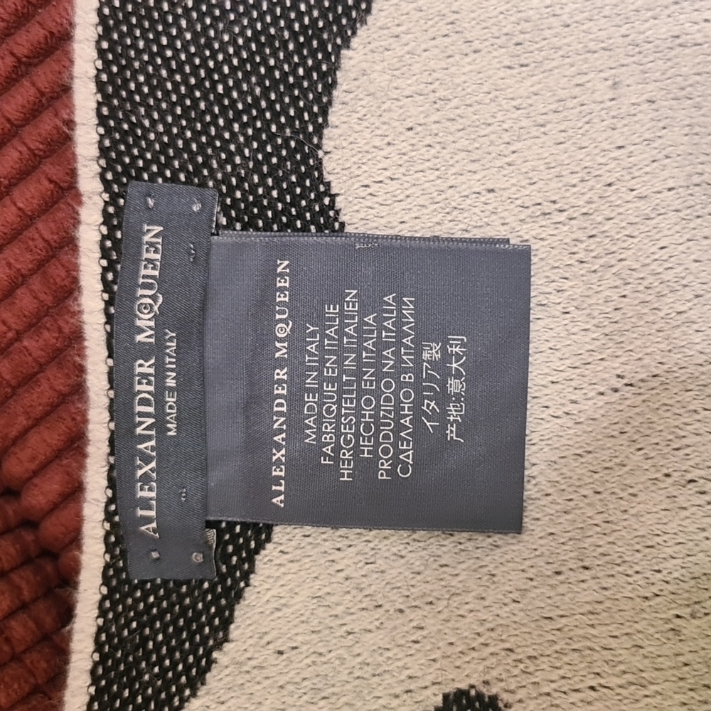 Scarf - Picture 4 of 8